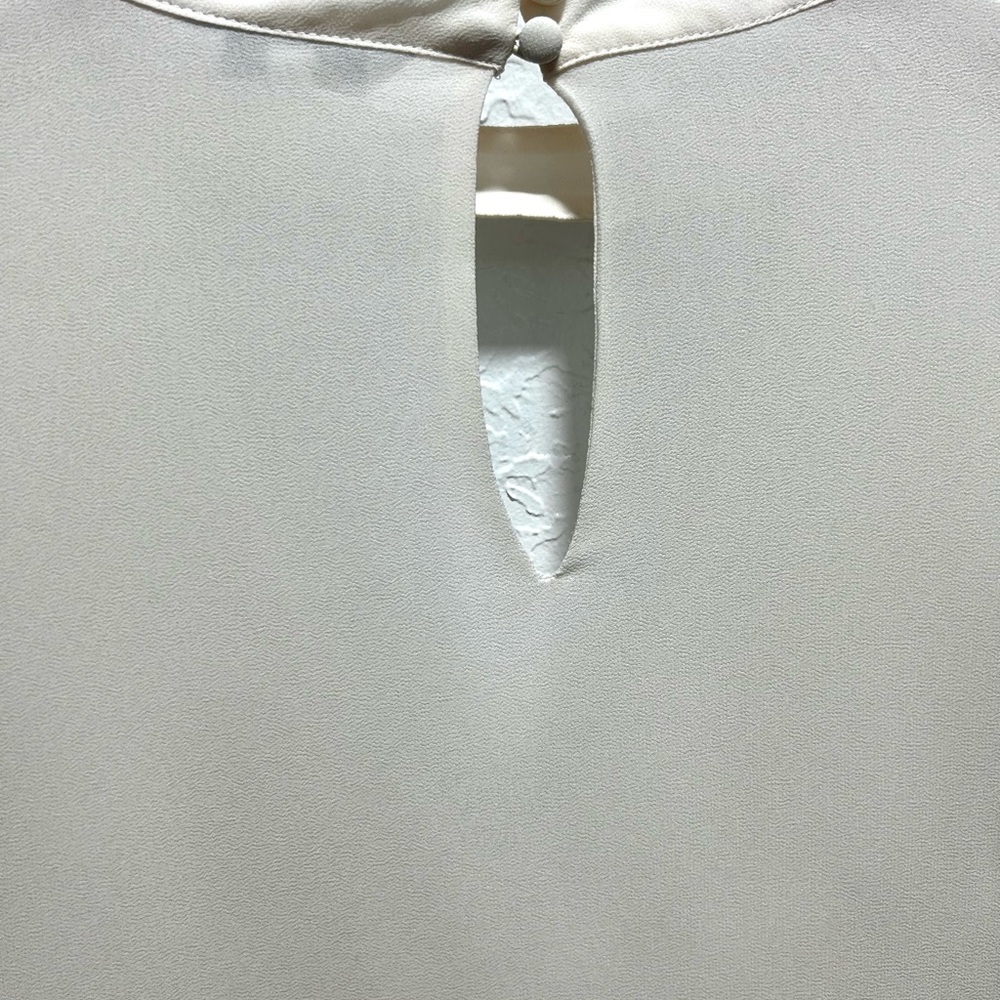 Naked Zebra Cream Ruffled Tie Front Blouse size L, great for work or an event - Picture 7 of 8
